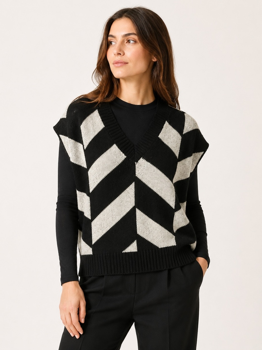 RD Style Black Cream Geometric V-Neck Sweater Vest M